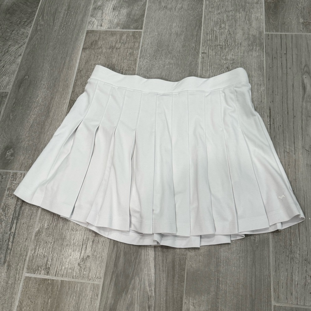 White Victoria’s Secret PINK skort in size M